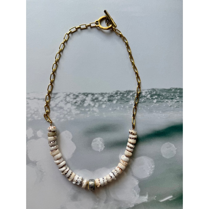 Surfing the waves necklace