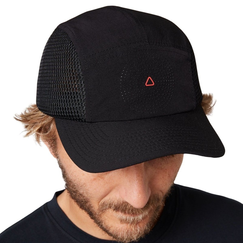 Follow Foil Cap in Black