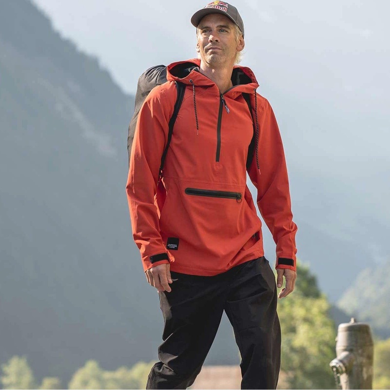 Follow Spray Anorak in Dirty Red