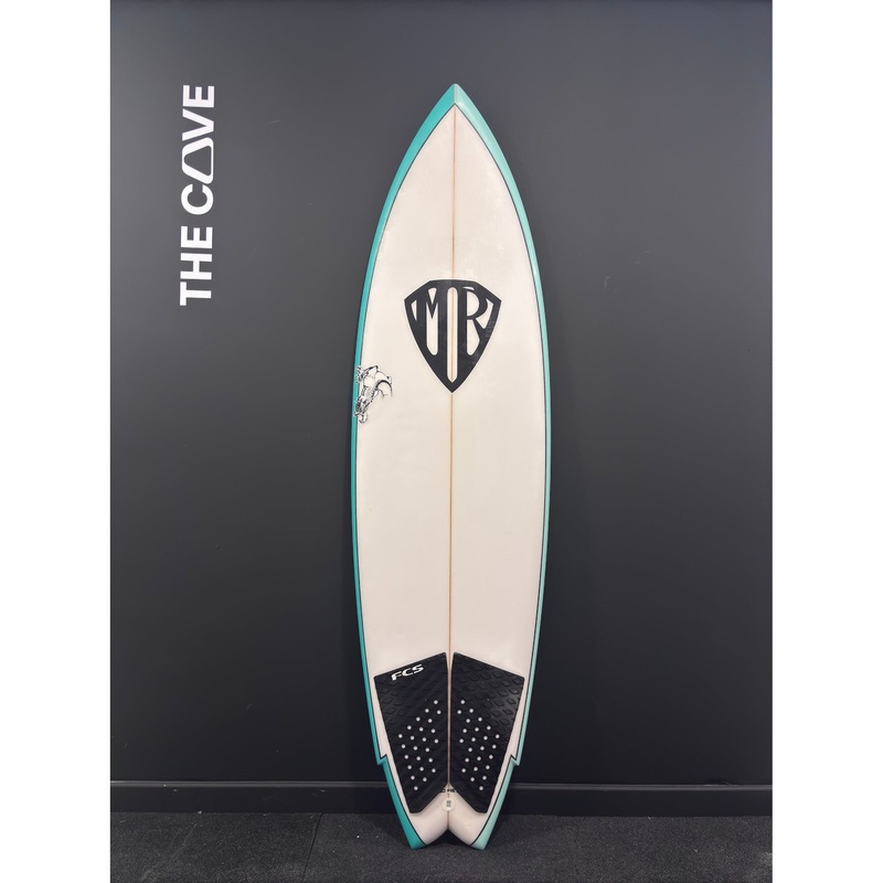Retro Twin 6'2" x 20 1/4" X  2 3/4", Swallow, 2x  FCS 2 Fin Boxes, PU [Semi New] - ID:935324